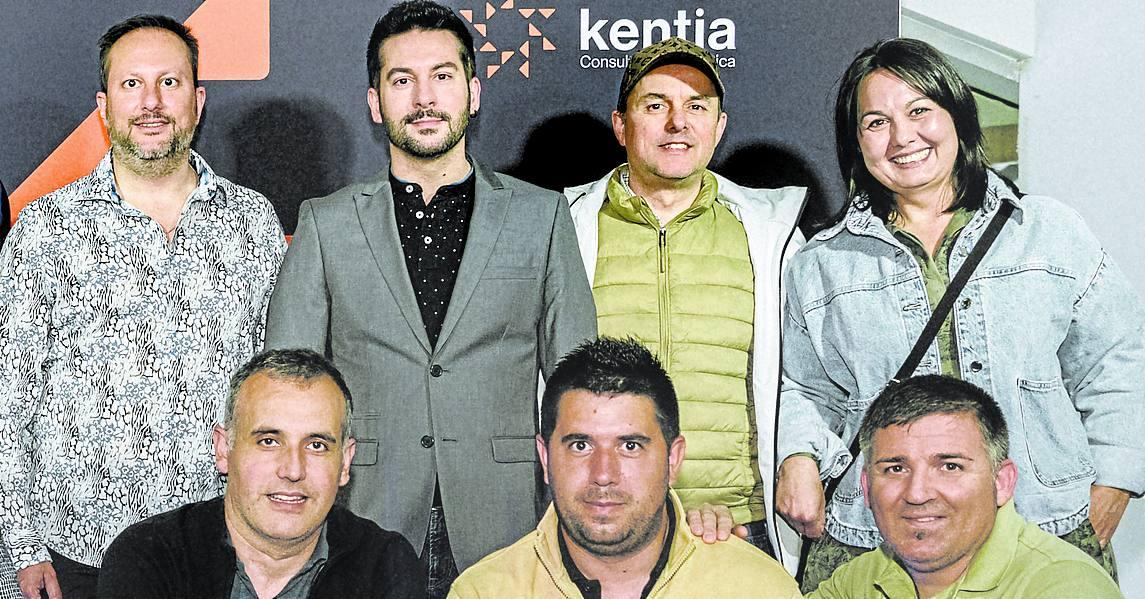 Mario Cantón, Josu Fernández, Sergio Urberoaga, Mónica Guitián, Daniel López, Jon Caldito y Óscar Redondo.