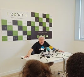 Javier Galparsoro, presidente de Zehar Errefuxiatuekin, durante la rueda de prensa.