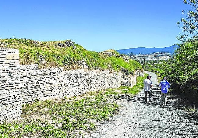 Panorámica de la muralla consolidada.