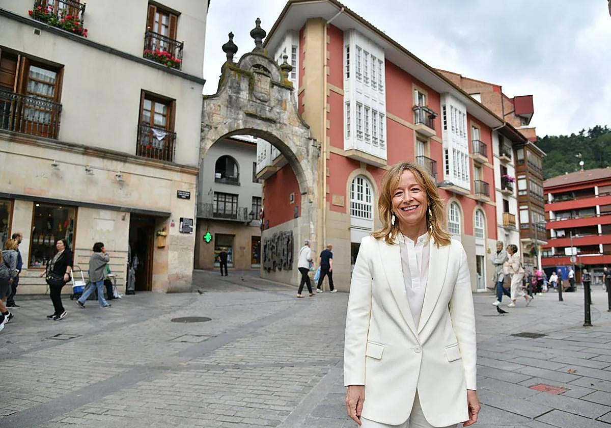 «Sería alarmante que el Gobierno conecte ahora el TAV entre Gipuzkoa y Navarra por Vitoria»