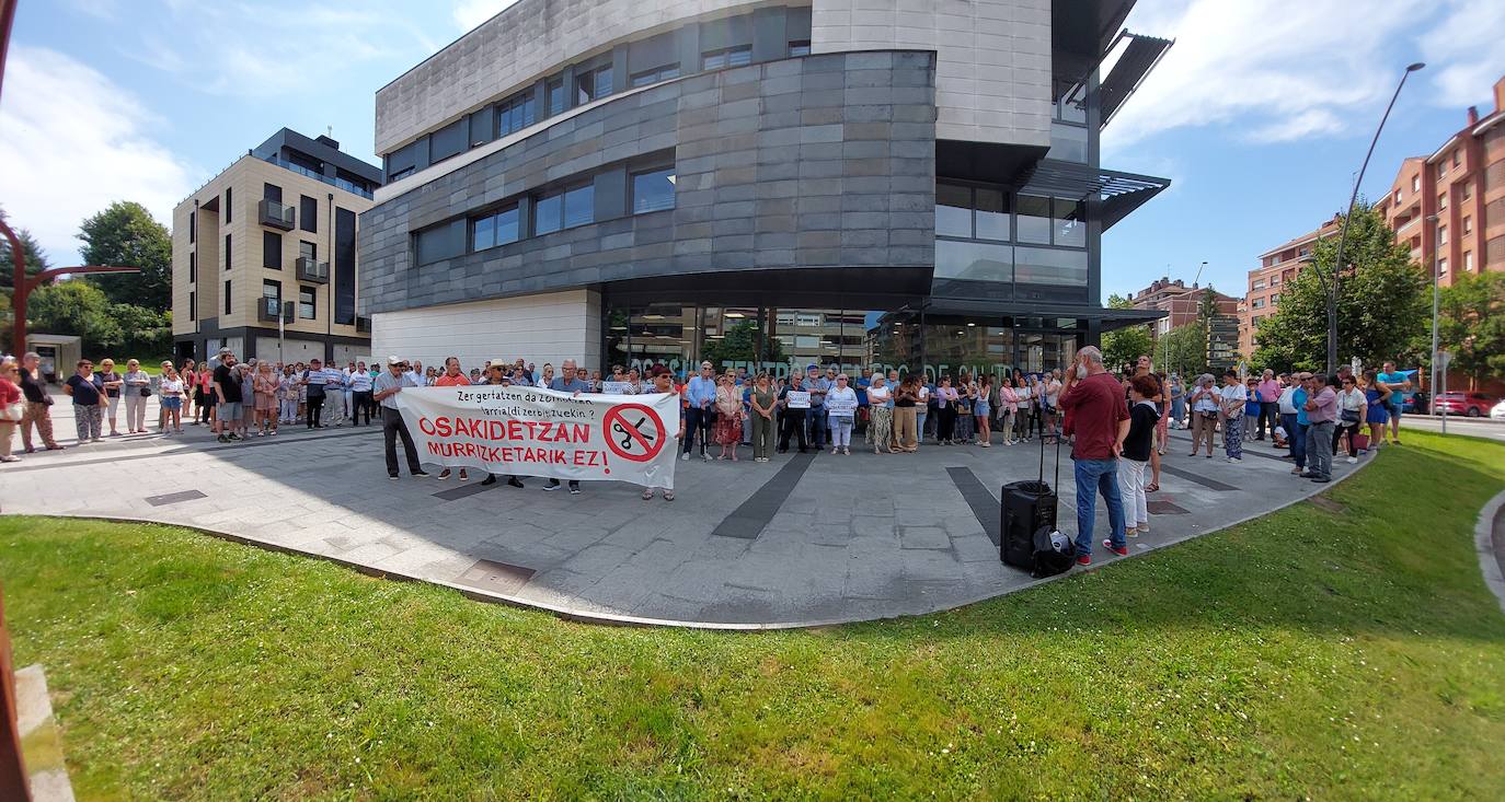 150 personas se concentraron frente al centro de salud de la localidad.