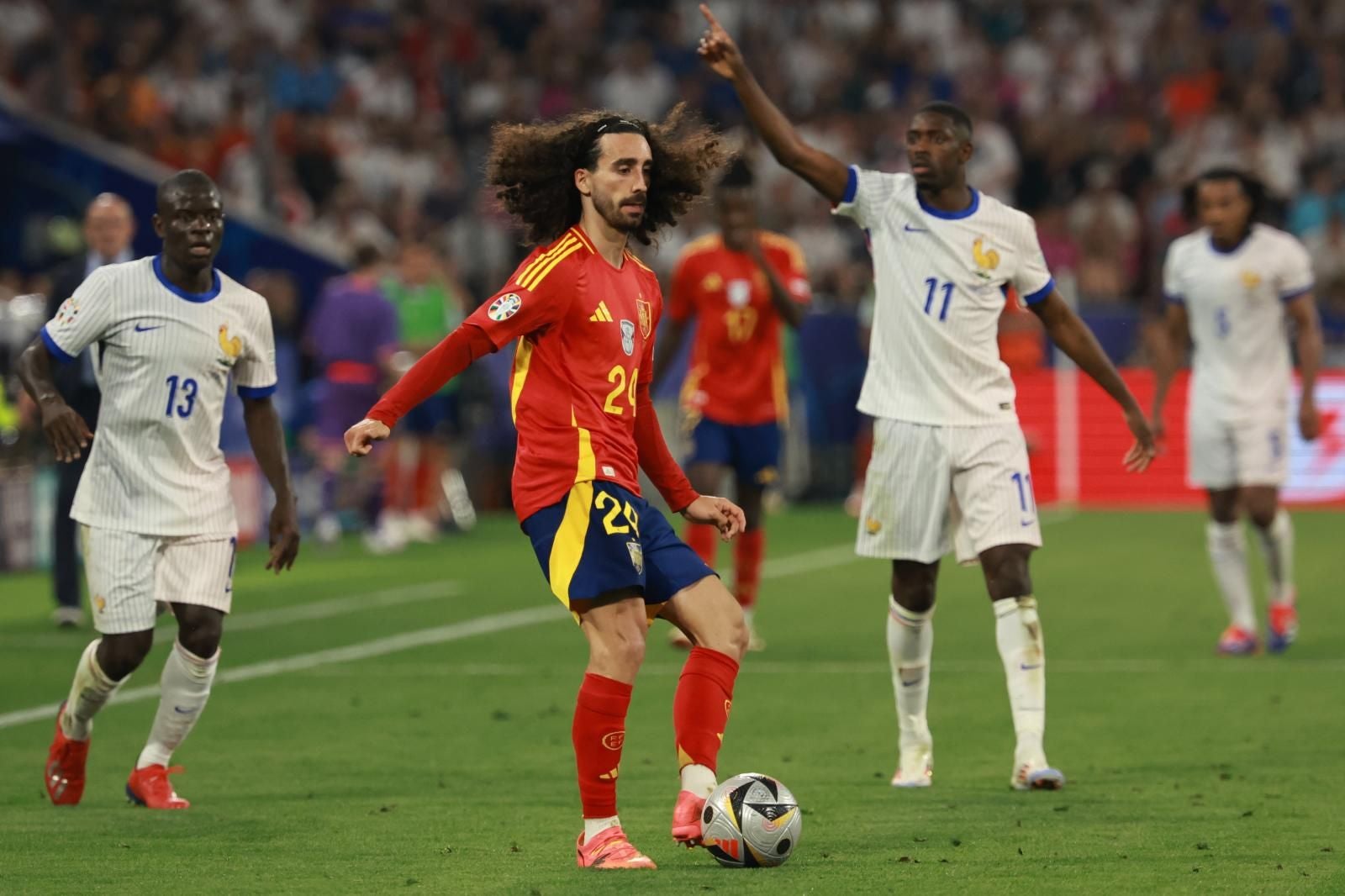 Cucurella, en el encuentro ante Francia.