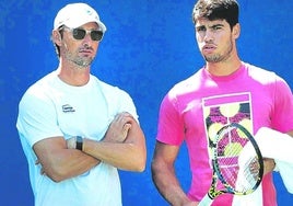 Juan Carlos Ferrero y Carlos Alcaraz, antes de comenzar un entrenamiento del murciano en Londres.