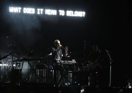 Massive Attack, durante su concierto anoche en Kobetamendi.