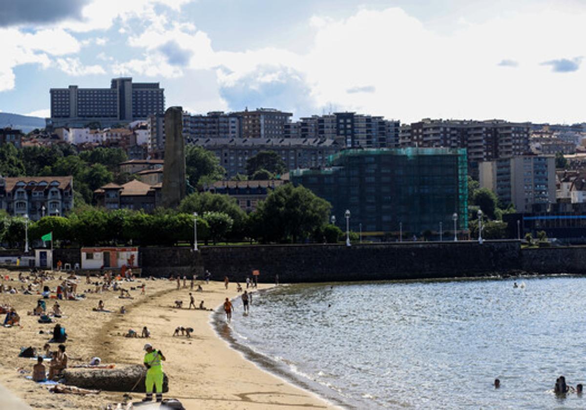 Playa de Las Arenas donde tuvo lugar la agresión.