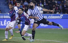 Villalibre marca al Eibar en su primer partido con el Alavés.