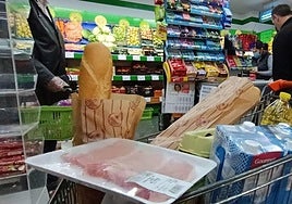 Un carro de la compra en un supermercado de Euskadi