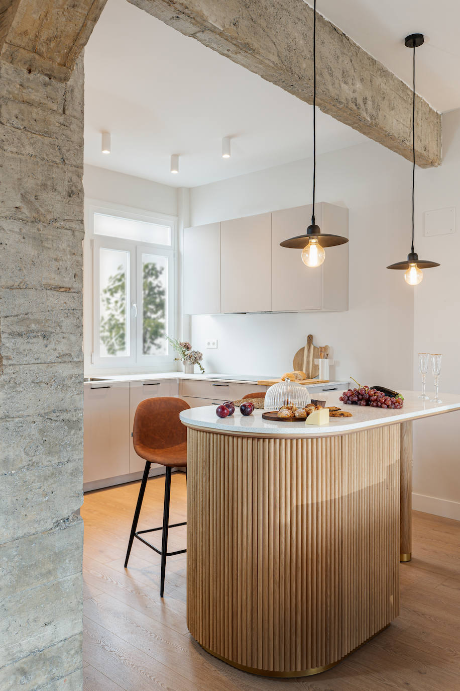 Elisa, la interiorista que llena las casas en Bizkaia de sus propias obras de arte