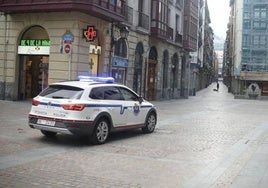 Raja la cara con un cúter a un hombre tras una pelea por tabaco en el Casco Viejo de Bilbao