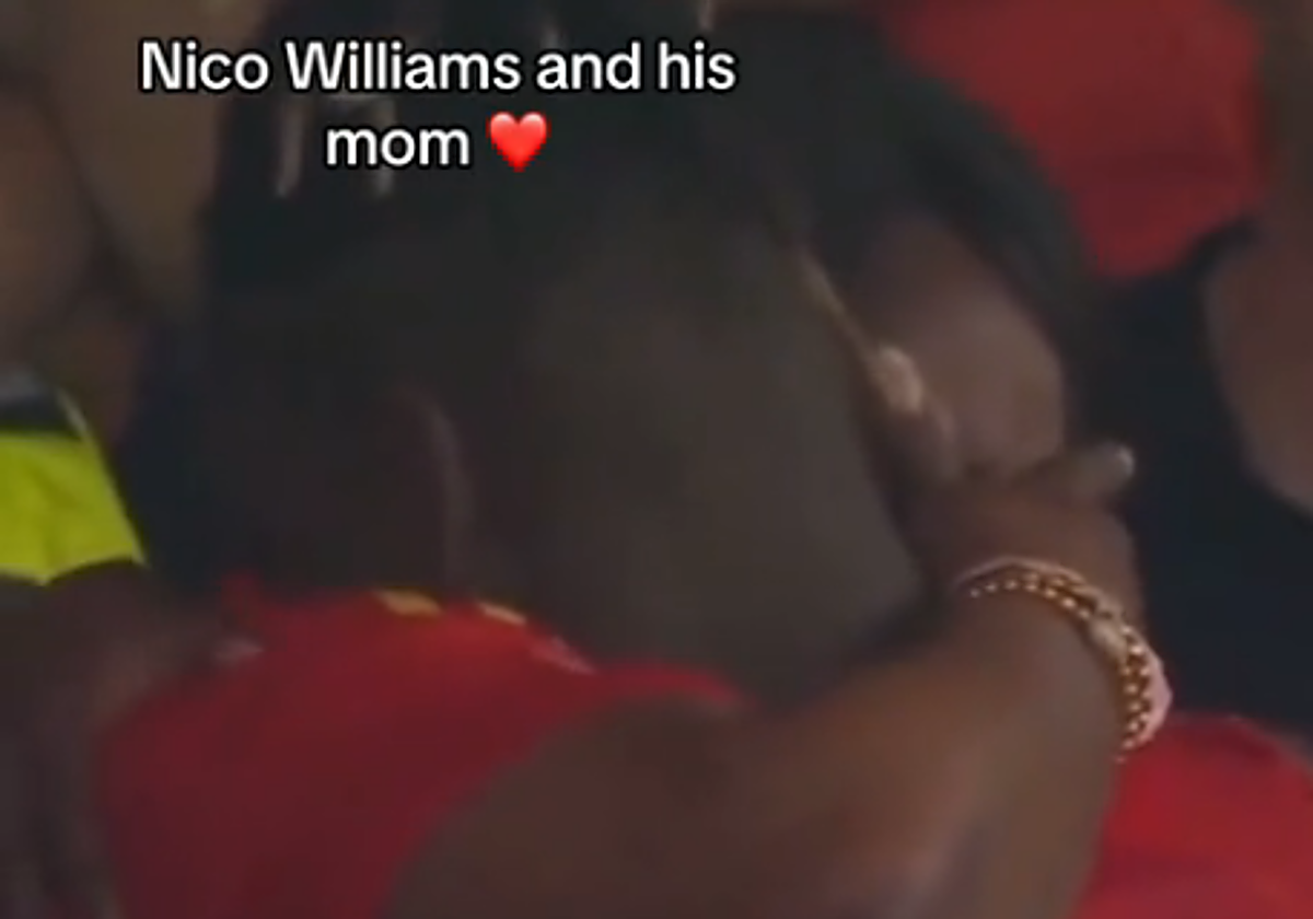 El emotivo abrazo entre Nico Williams y su madre: «Es la ganadora de la vida»