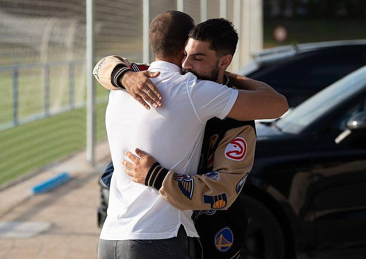 Imagen secundaria 1 - Los abrazos de Villalibre a Abqar, Laguardia y Owono.