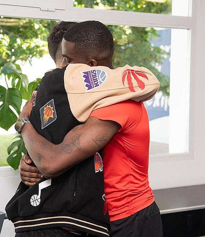 Imagen secundaria 2 - Los abrazos de Villalibre a Abqar, Laguardia y Owono.