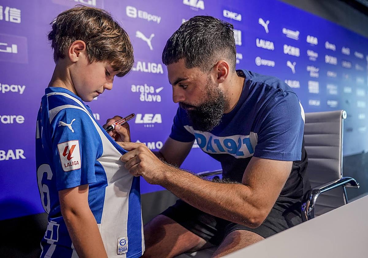 Villalibre: «No soy ninguna leyenda, solo un jugador que aportó para ascender a Primera»