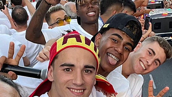 Los tres olvidados en la celebración de La Roja