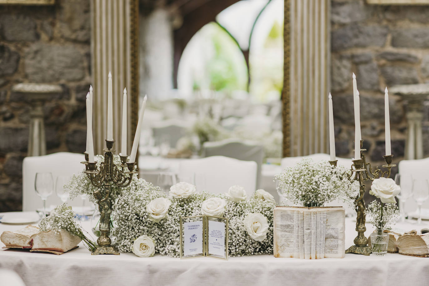 La boda de cuento de Iñigo e Ioritz en el Castillo de Arteaga con look inspirado en la MET Gala