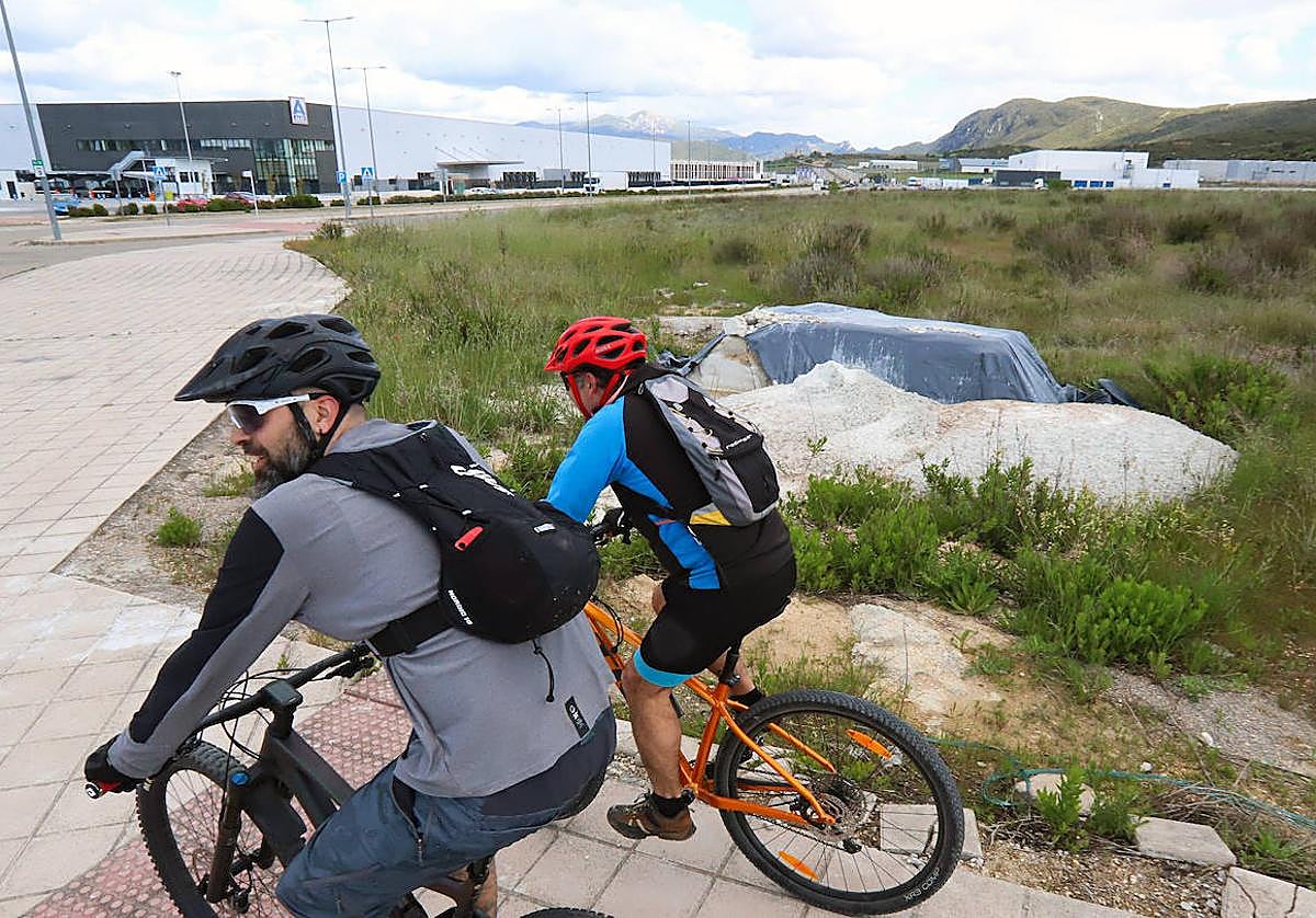 Parcela en la que Beroil proyecta su estación de servicio y cafetería-restaurante.