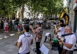 Sunset Rhythm Kings tocando en la calle Postas