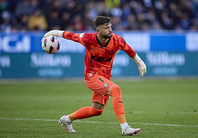 Sivera, durante un encuentro del Alavés.