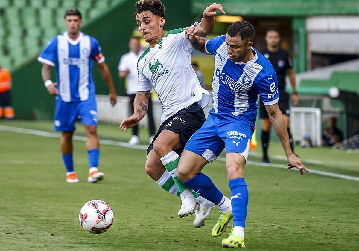 Conechny se estrenó como titular y disputó la primera parte al completo.