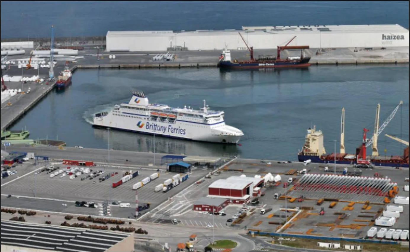 Uno de los arrestados fue interceptado cuando intentaba tomar el ferry en el puerto de Bilbao.