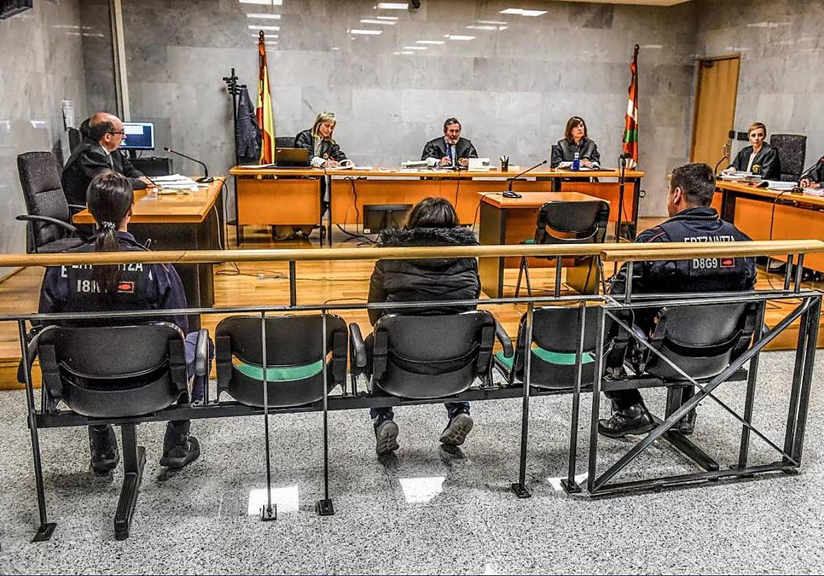 Condenan a 16 años de prisión a la madre que intentó asesinar a sus mellizos en Barakaldo