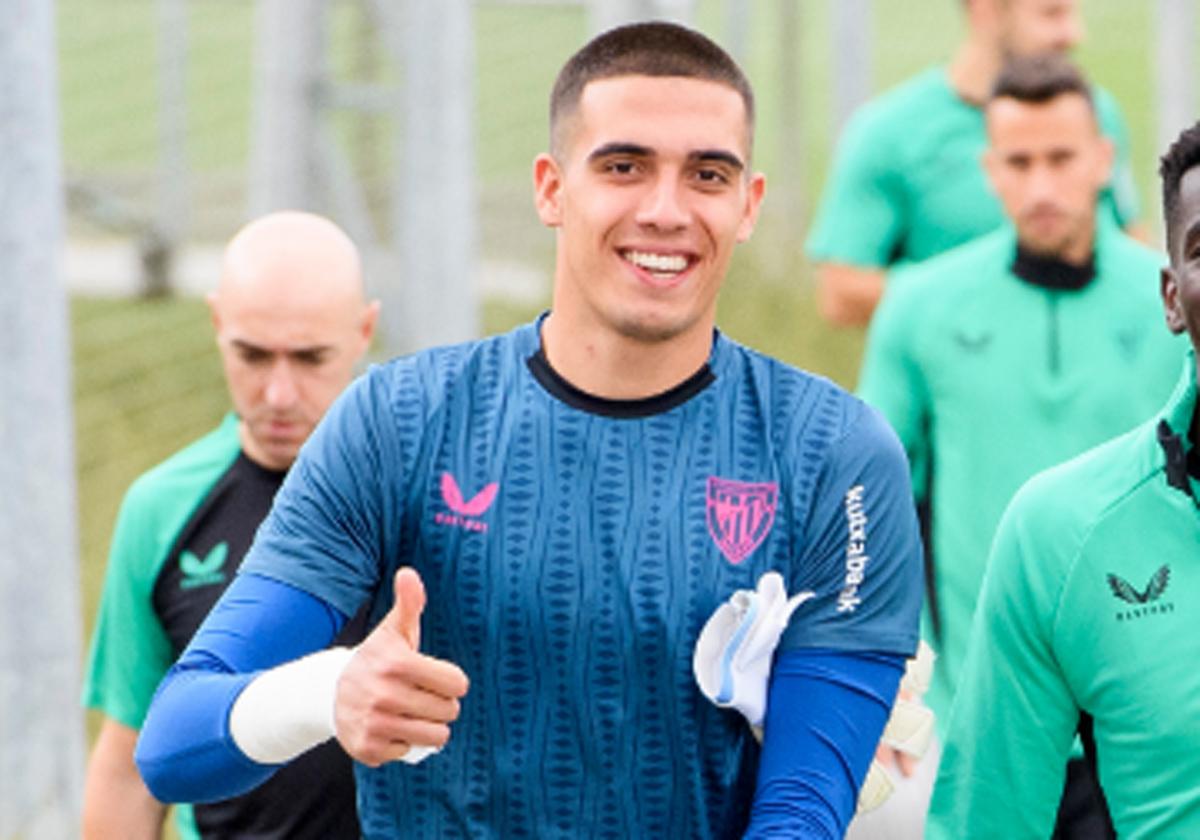 Álex Padilla, en el entrenamiento de esta mañana en Lezama.