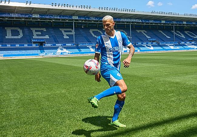 Stoichkov, en su presentación con el Alavés.