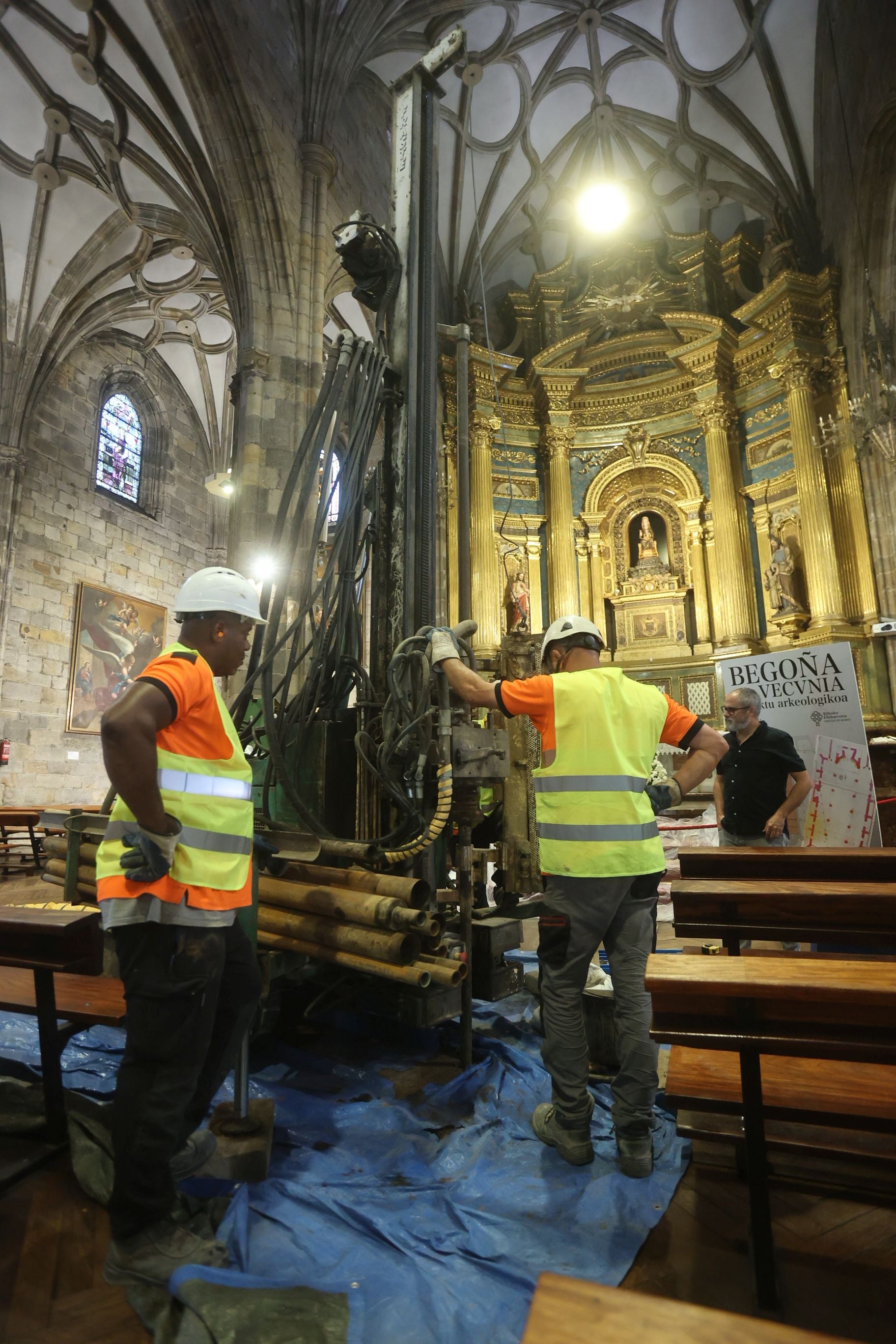 Así se desarrollan los trabajos de sondeo frente a la Amatxu de Begoña