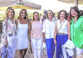 Zuriñe Ortiz de Latierro, Mónica Moreno, Marian Martínez, Elena Martín, Marian García Fidalgo y María Ortiz.