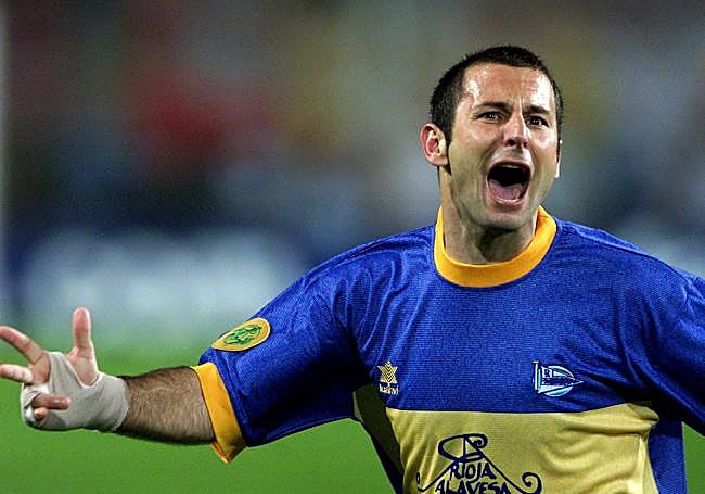 Javi Moreno celebra uno de sus goles en la final de Dortmund.