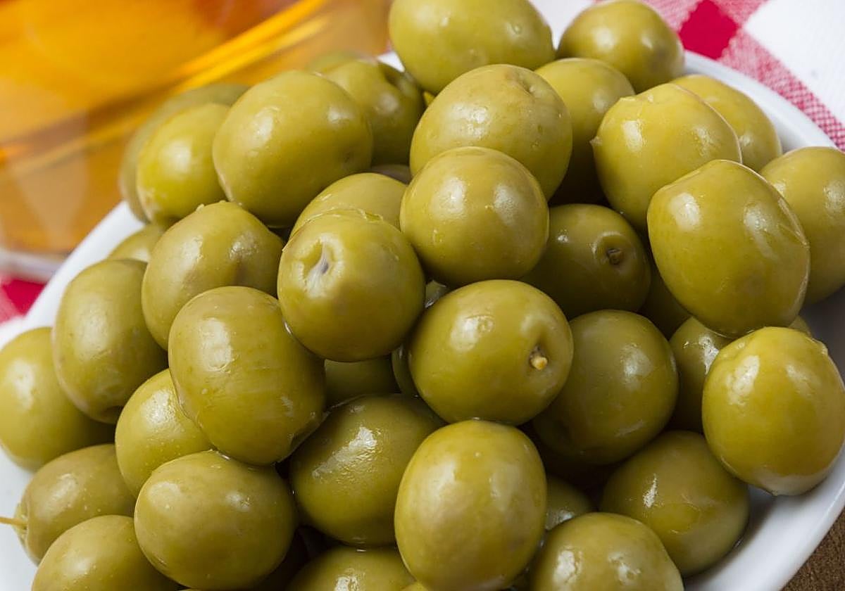 La OCU pide evitar el consumo de estos encurtidos de la marca Corbí que se han vendido caducados hace 5 años