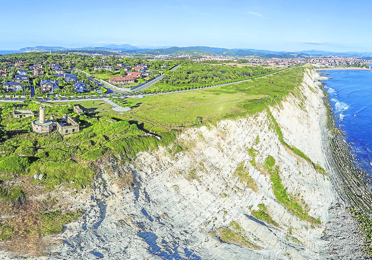 La plataforma vecinal descalifica las actuaciones urbanísticas previstas en zonas verdes de Andra Mari.