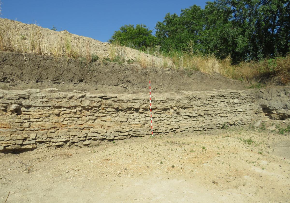 Imagen principal - Las imágenes de la excavación de la piscina. 