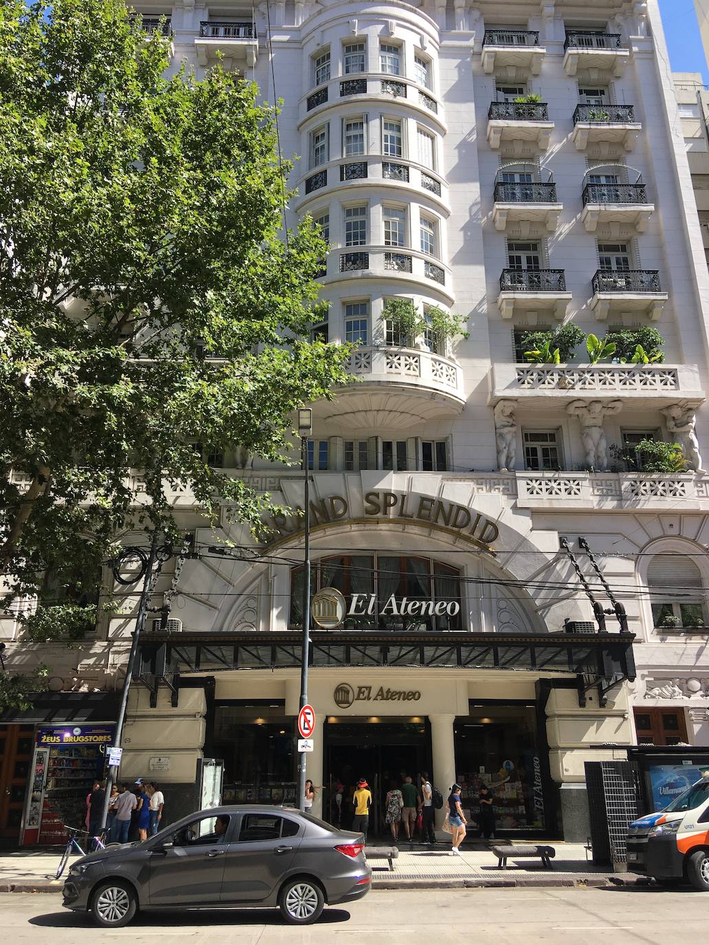 Librería del Ateneo.