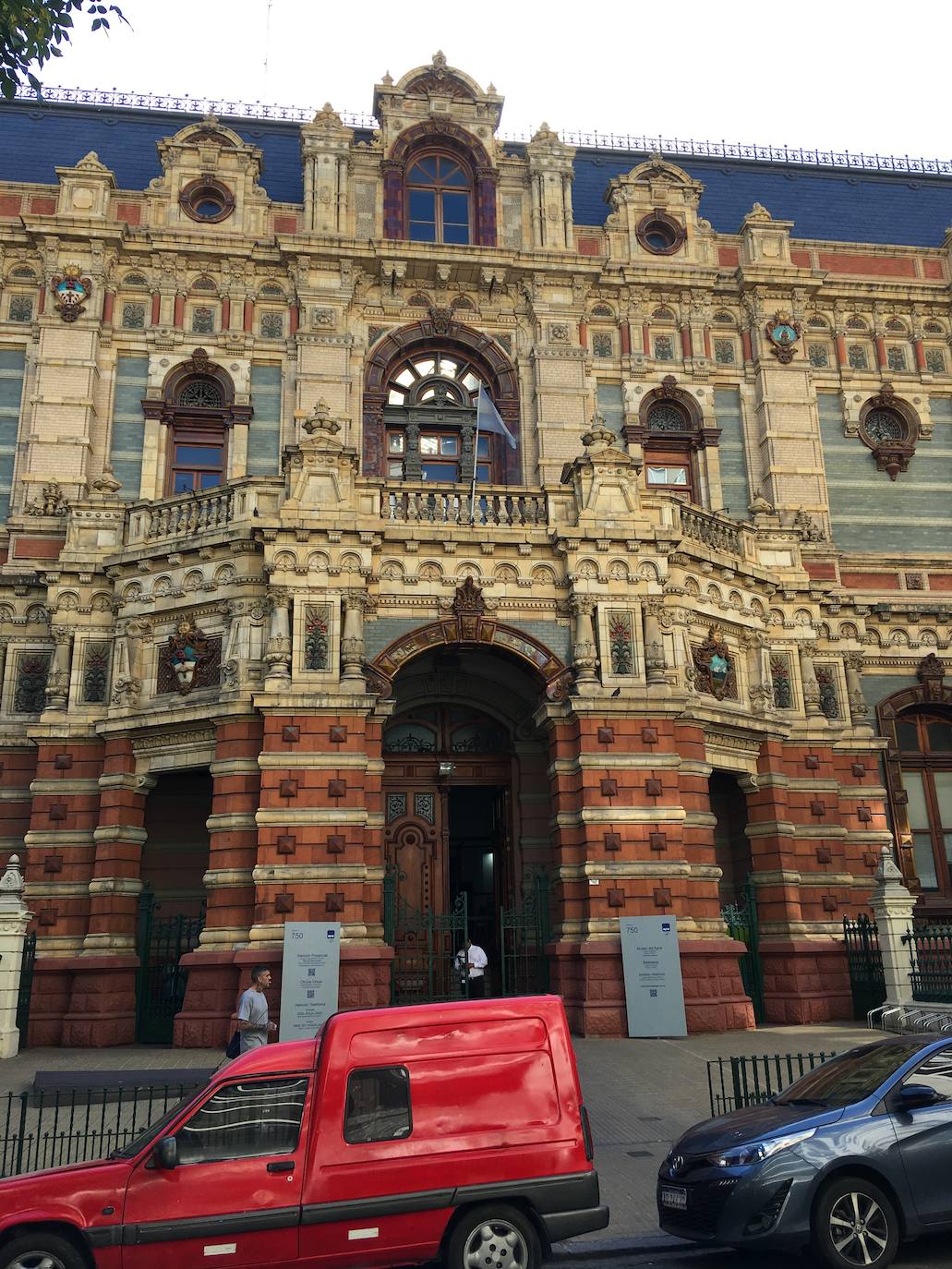 Centro Cultural Kichner.