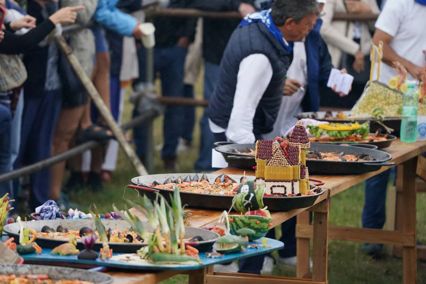 Aixerrota se prepara para la llegada de 30.000 personas a la fiesta de Paellas