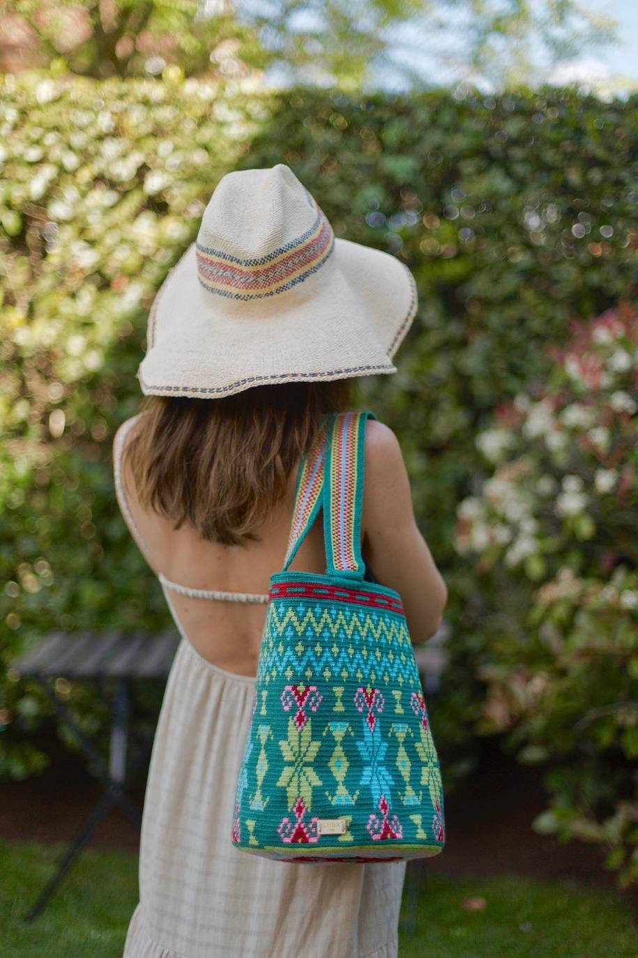 Los bolsos que crea Lucía Baquero, fundadora de la firma Lubayuu, aportan ese plus de artesanía y amor por los detalles tanto en verano como el resto del año. 