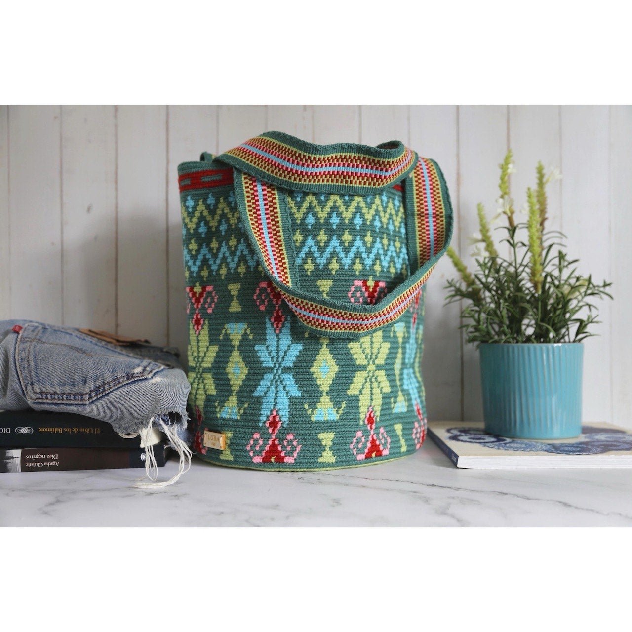 Los bolsos que crea Lucía Baquero, fundadora de la firma Lubayuu, aportan ese plus de artesanía y amor por los detalles tanto en verano como el resto del año. 