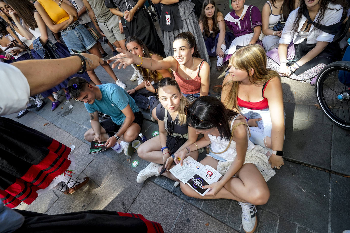 Búscate en el paseíllo de los blusas y neskas