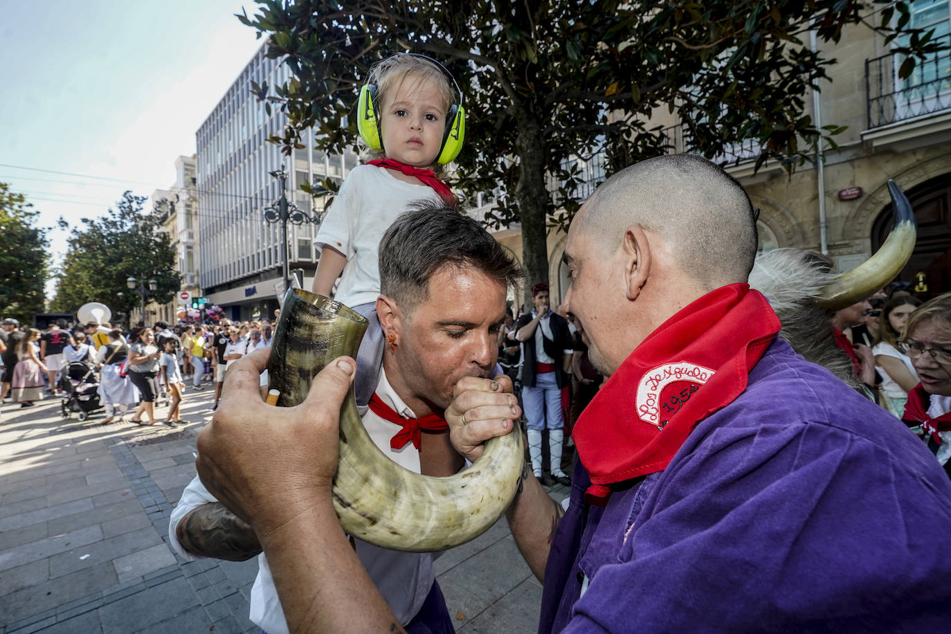 Búscate en el paseíllo de los blusas y neskas