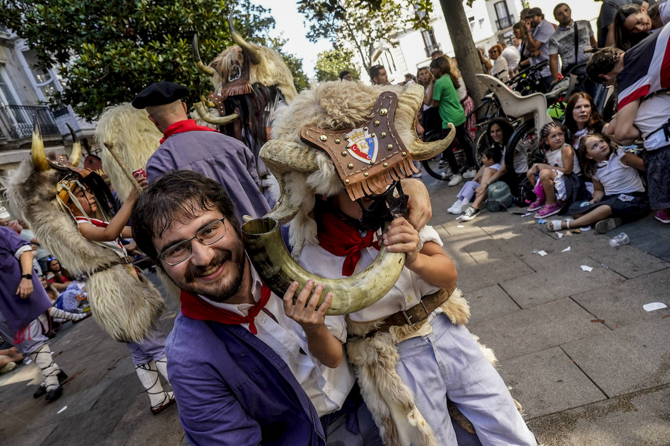 Búscate en el paseíllo de los blusas y neskas