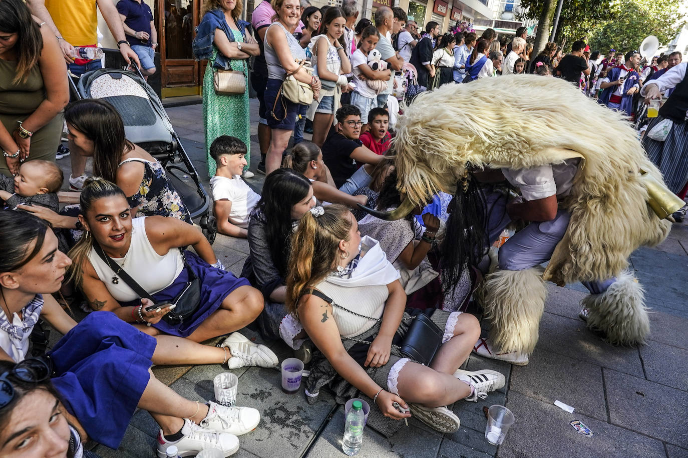 Búscate en el paseíllo de los blusas y neskas