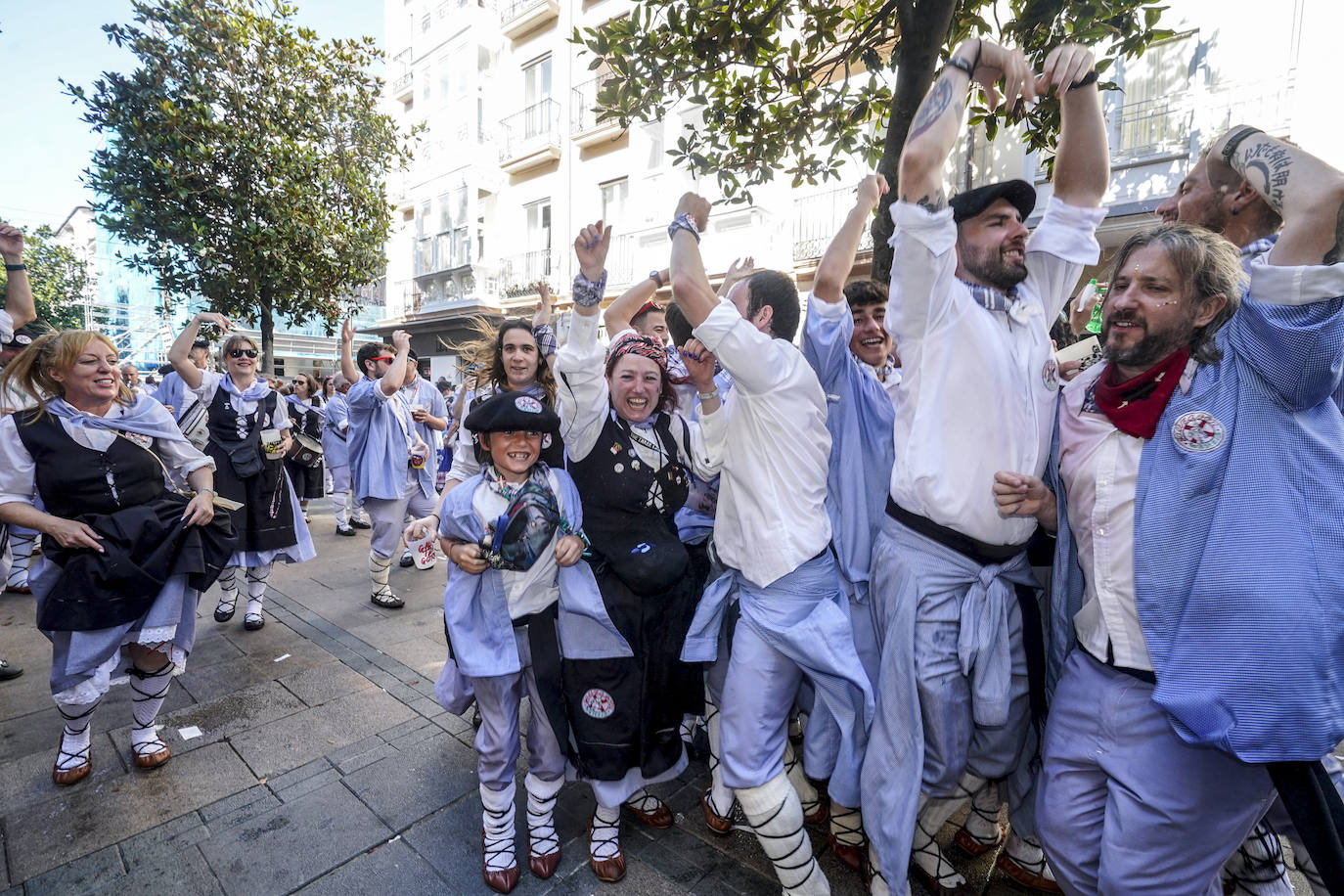 Búscate en el paseíllo de los blusas y neskas