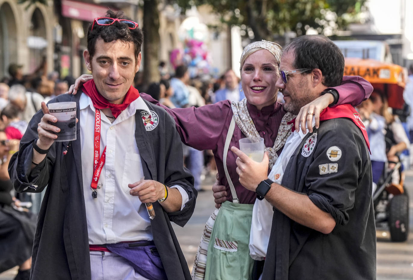 Búscate en el paseíllo de los blusas y neskas