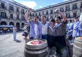 Basatiak siguen invictos en la carrera de barricas tras una remontada olímpica