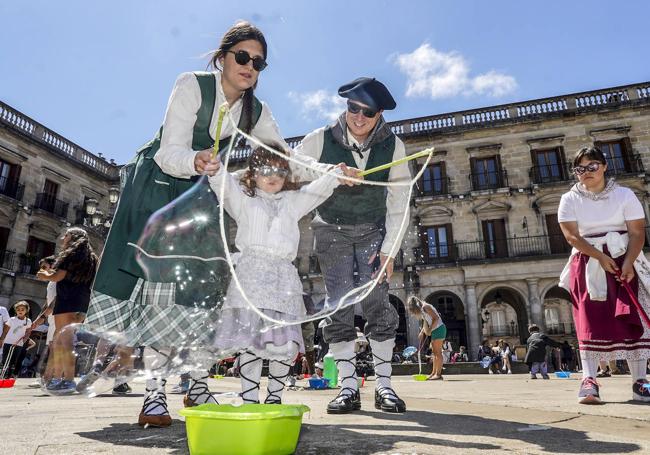 Raquel Rabalo, Iñigo Naya y Elena.