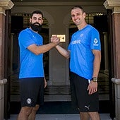 Conversación entre obreros del gol. «¿A ti no te pasa que te dicen 'qué normal eres' y no lo ves tan llamativo?»