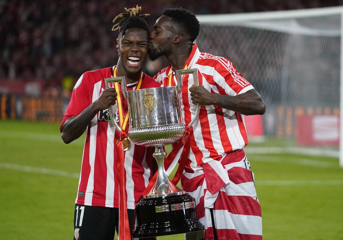 Nico y su hermano Iñaki celebran el título de Copa.