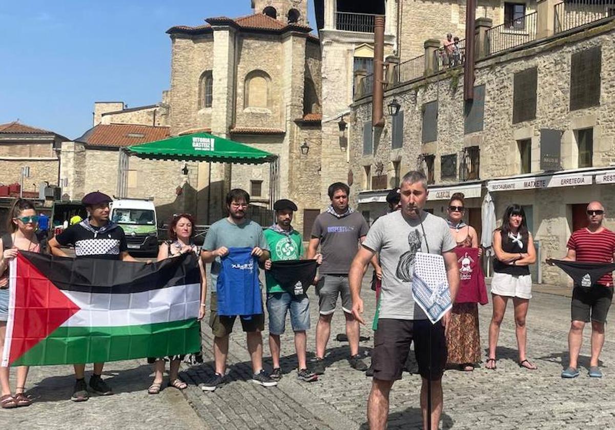 Un pañuelo solidario con el pueblo palestino para las fiestas de Vitoria