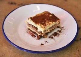 El tiramisú se ha hecho un hueco en la carta de postres de restaurantes de todo el mundo. En la imagen, el de Casa Leotta en Bilbao.